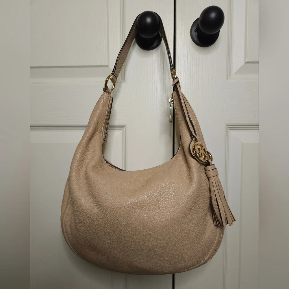 HP!! MICHAEL KORS CREAM TASSEL LARGE LYDIA HOBO BAG